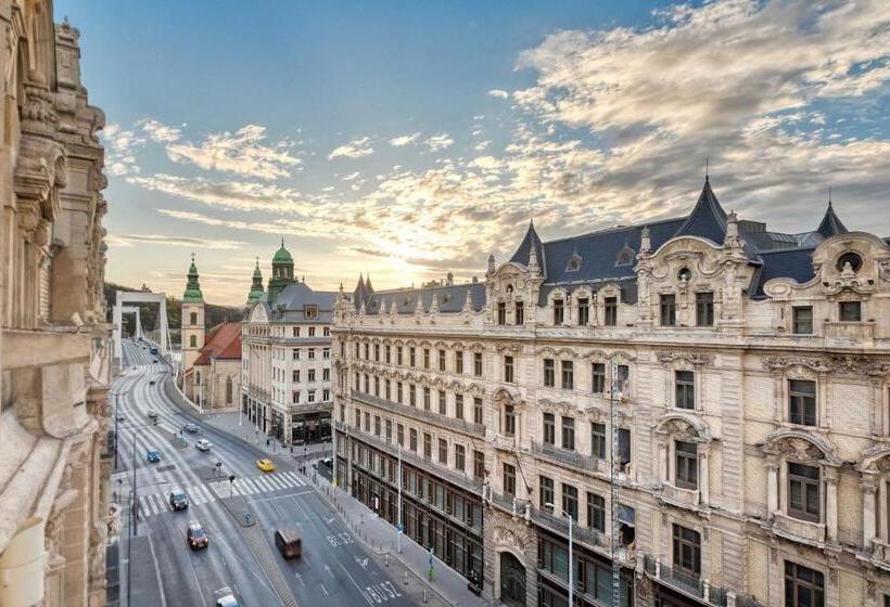 اتاق دلوکس با تخت کینگ و چشم‌انداز شهر, Matild Palace, A Luxury Collection , Budapest