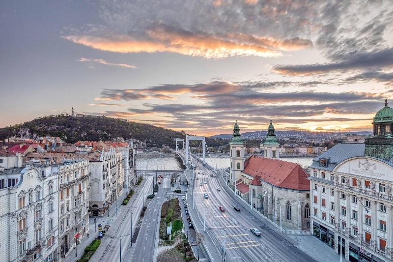 اتاق استاندارد با چشم‌انداز رودخانه, Matild Palace, A Luxury Collection , Budapest