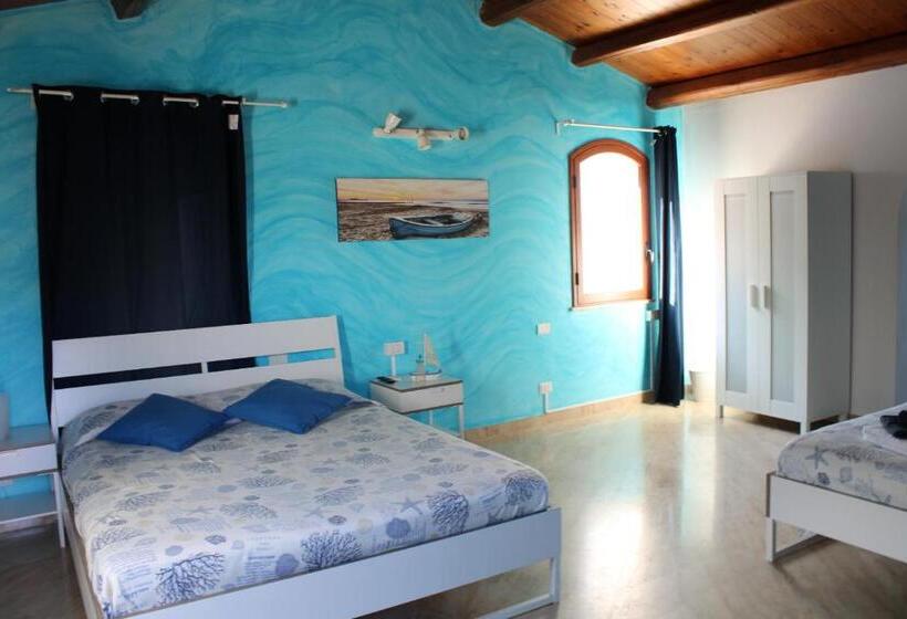 اتاق استاندارد چهار تخته با چشم‌انداز دریا, Borgo Marino Suite B&b
