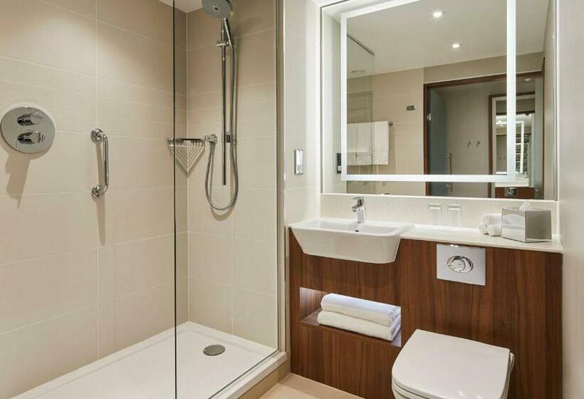 اتاق استاندارد با تخت بزرگ, Courtyard By Marriott London City Airport