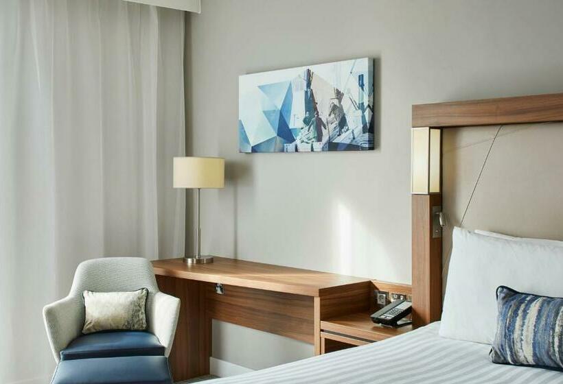 اتاق استاندارد با تخت بزرگ, Courtyard By Marriott London City Airport