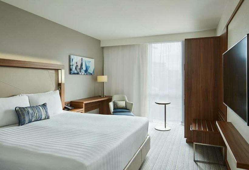 اتاق استاندارد با تخت بزرگ, Courtyard By Marriott London City Airport