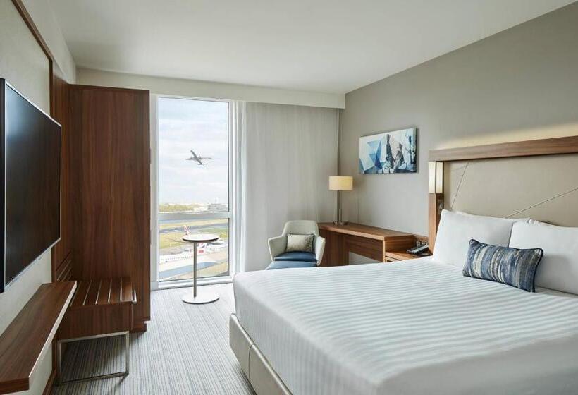 اتاق استاندارد با تخت بزرگ, Courtyard By Marriott London City Airport