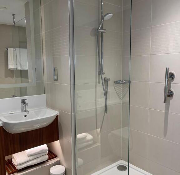 اتاق پرمیوم, Courtyard By Marriott London Heathrow Airport