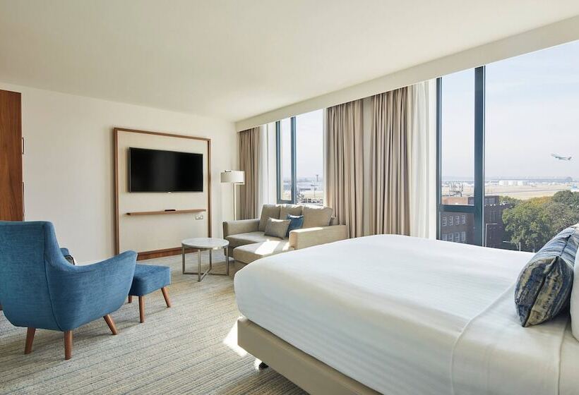 اتاق سوپریور با چشم‌انداز, Courtyard By Marriott London Heathrow Airport