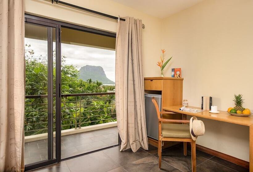اتاق سوپریور با چشم‌انداز دریا, Happy Days Guest House