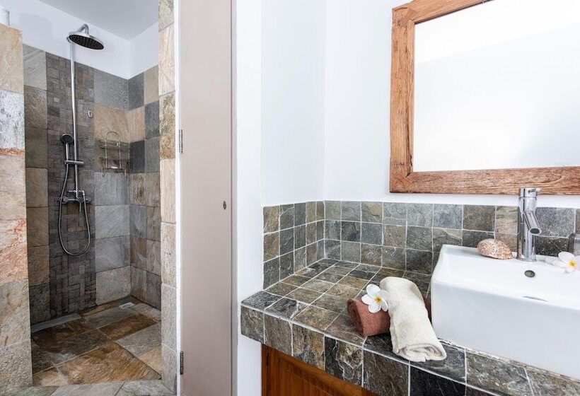 اتاق سوپریور با چشم‌انداز دریا, Happy Days Guest House