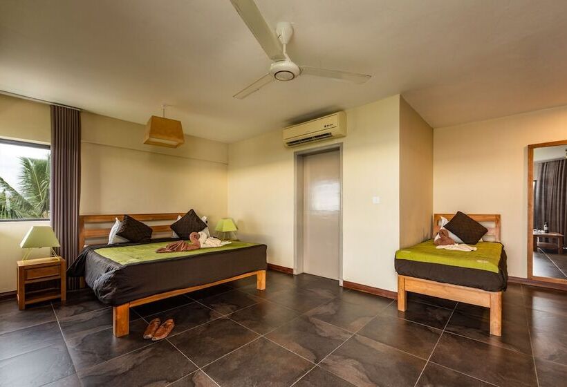 اتاق لوکس با چشم‌انداز, Happy Days Guest House
