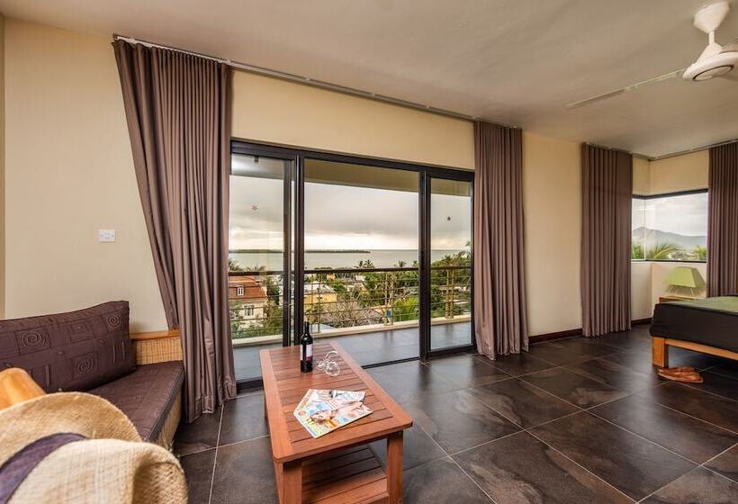 اتاق لوکس با چشم‌انداز, Happy Days Guest House