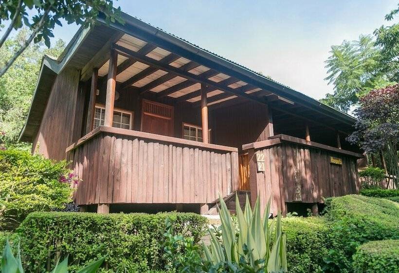 اتاق لوکس, Naro Moru River Lodge