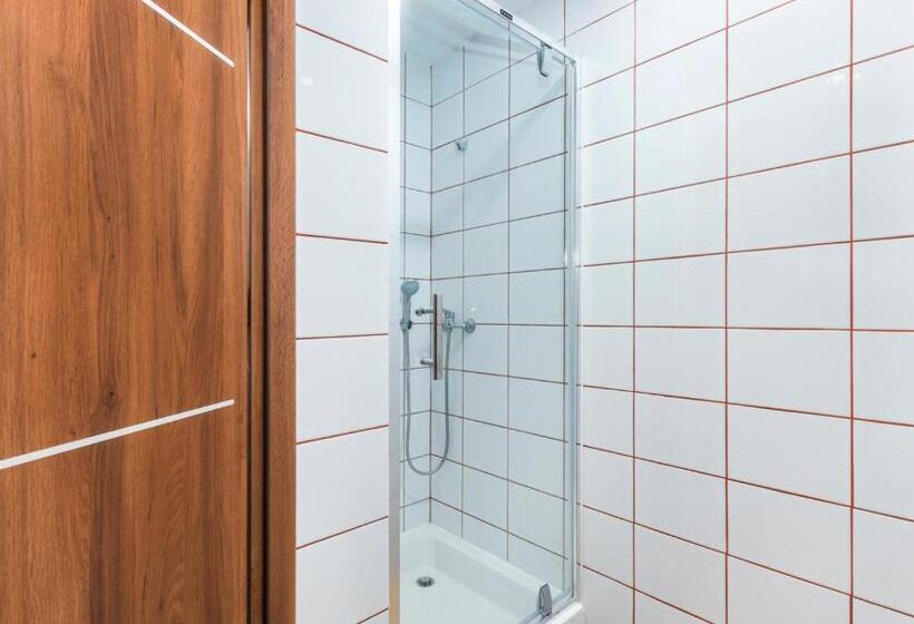 اتاق استاندارد با سرویس بهداشتی مشترک, Luxhostel24 Warsaw
