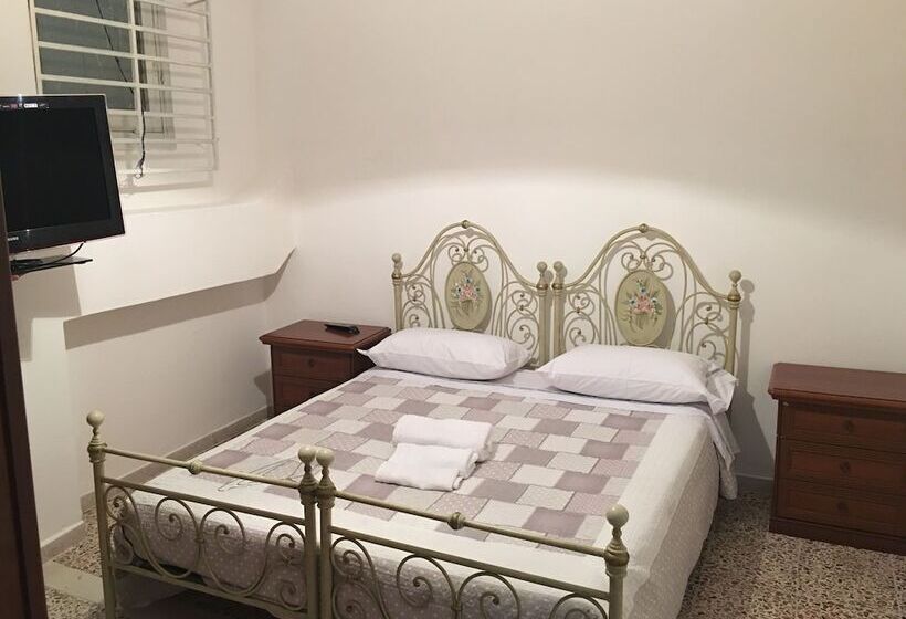اتاق استاندارد با سرویس بهداشتی مشترک, B&b Crotone
