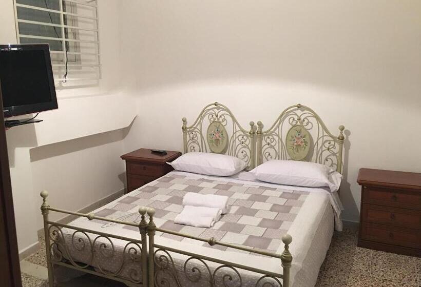 اتاق استاندارد با سرویس بهداشتی مشترک, B&b Crotone