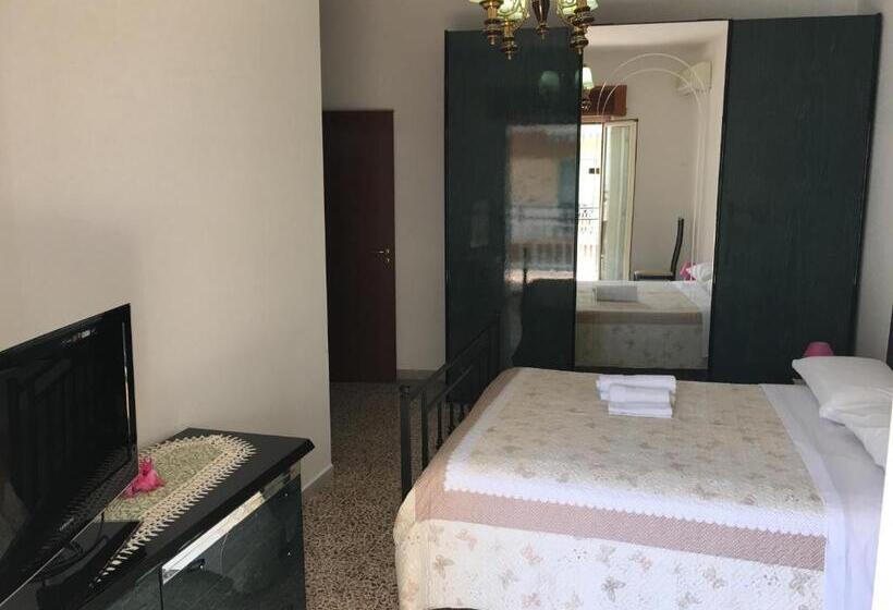 اتاق استاندارد چهار تخته, B&b Crotone