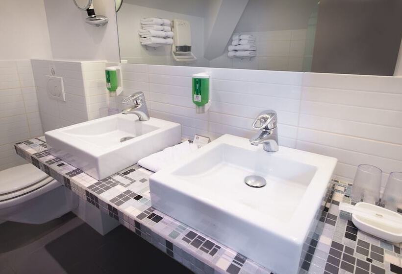 اتاق خانوادگی, Best Western Adagio Saumur