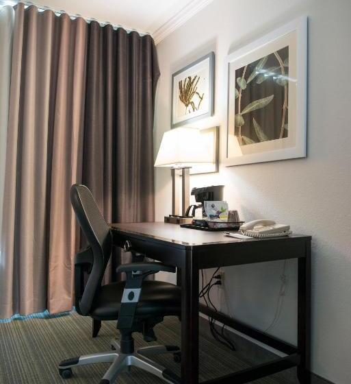 适合残疾人士使用的带超级大床的标准间, Country Inn & Suites By Radisson, Effingham, Il