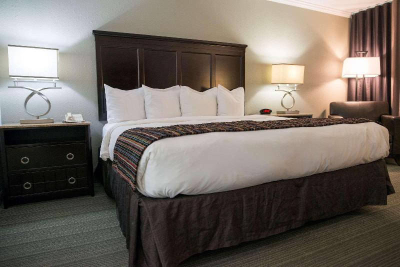 适合残疾人士使用的带超级大床的标准间, Country Inn & Suites By Radisson, Effingham, Il