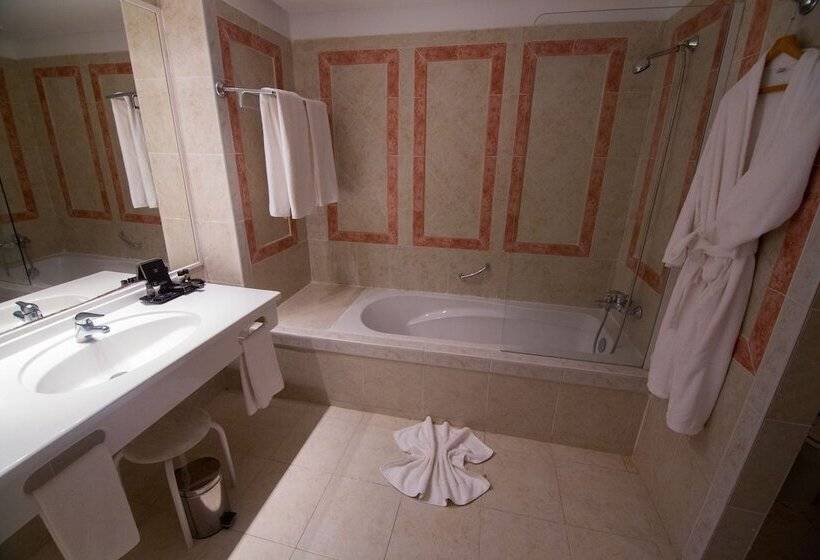 庭の見える１ベッドルームアパートメント, Golden Tulip Taj Sultan Resort