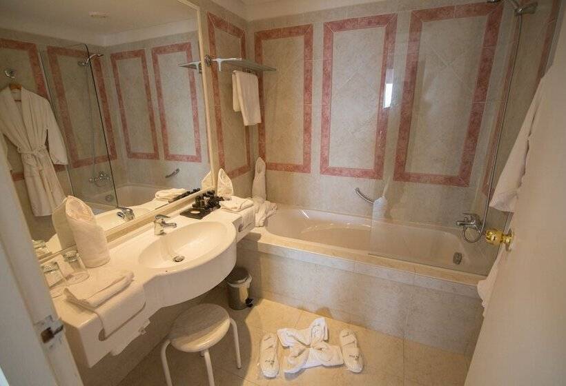 庭の見える１ベッドルームアパートメント, Golden Tulip Taj Sultan Resort