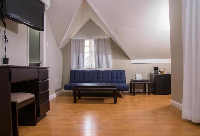 اتاق لوکس با بالکن و چشم‌انداز دریا, Hillview At Mystic Ridge