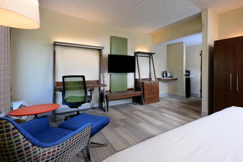 اتاق استاندارد با تخت بزرگ, Holiday Inn Express & Suites Raleigh Durham Airport At Rtp, An Ihg