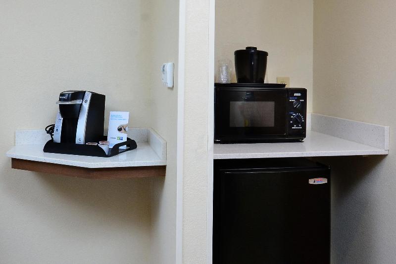 اتاق استاندارد با تخت بزرگ, Holiday Inn Express & Suites Raleigh Durham Airport At Rtp, An Ihg