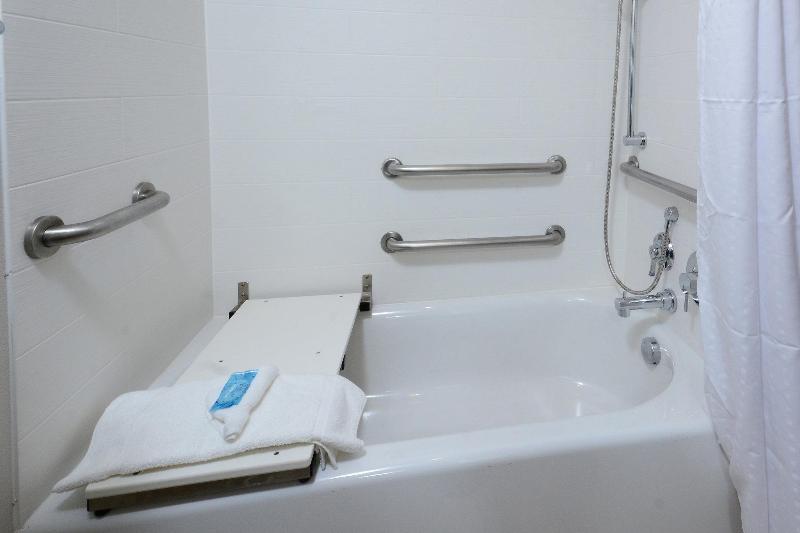 سوئیت برای معلولان, Holiday Inn Express & Suites Raleigh Durham Airport At Rtp, An Ihg