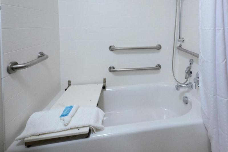 سوئیت برای معلولان, Holiday Inn Express & Suites Raleigh Durham Airport At Rtp, An Ihg
