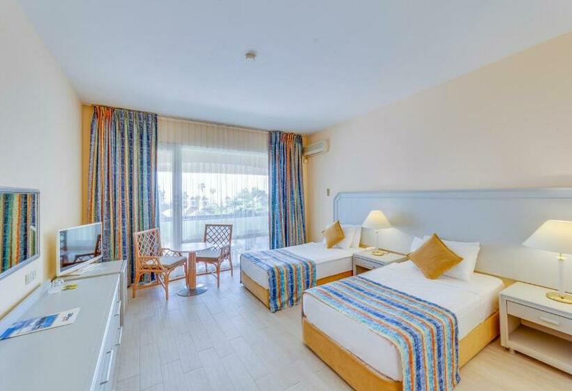 Chambre Standard Rez-de-chaussée, The Grand Blue Sky International  All Inclusive