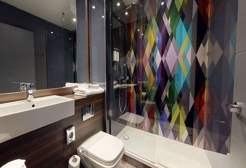اتاق استاندارد, Village Hotel Maidstone