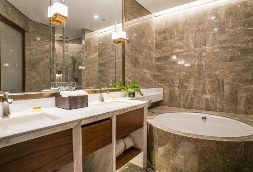 اتاق اجرایی با تخت بزرگ, Xian Heng