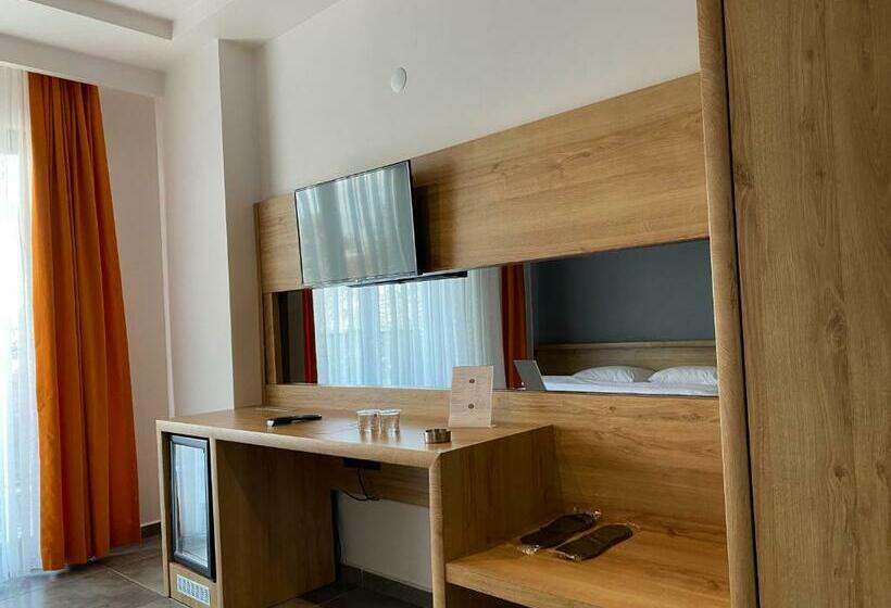 اتاق لوکس با بالکن و چشم‌انداز دریا, Csk Otel