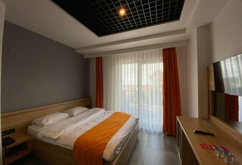 اتاق لوکس با بالکن و چشم‌انداز دریا, Csk Otel
