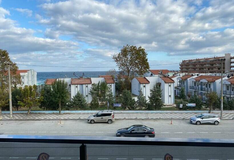 اتاق لوکس با بالکن و چشم‌انداز دریا, Csk Otel