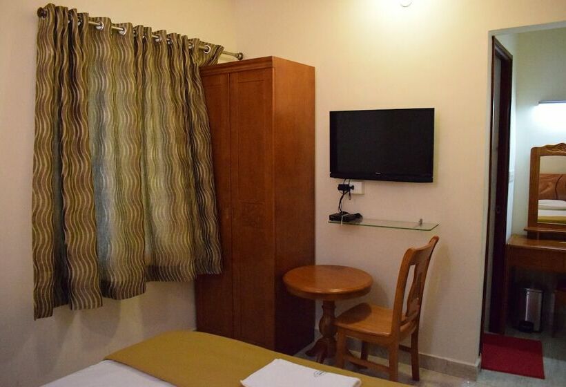 اتاق استاندارد, Sri Kavimany Residency, Near Auro Beach