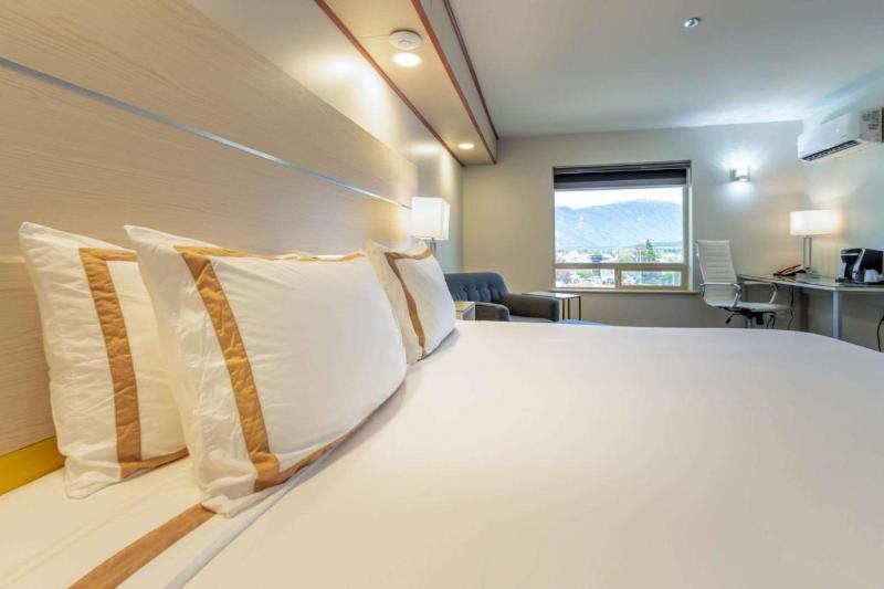 اتاق استاندارد با تخت بزرگ, Quality Inn Sunshine Suites