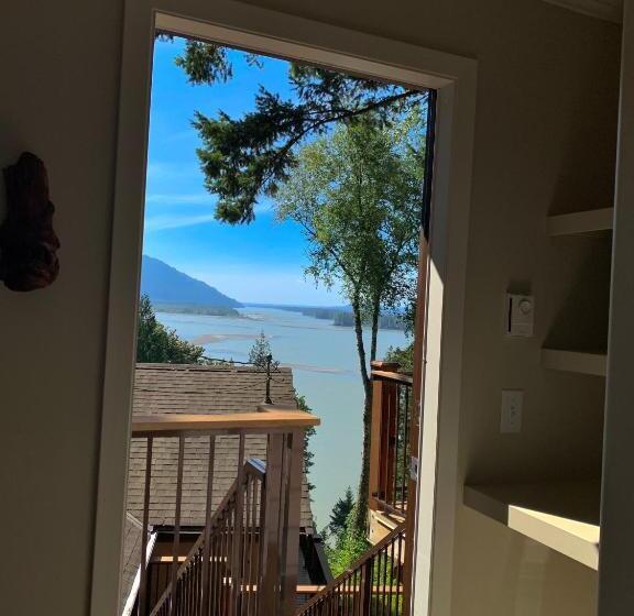 اتاق استاندارد با تخت بزرگ, The Fraser River's Edge B&b Lodge
