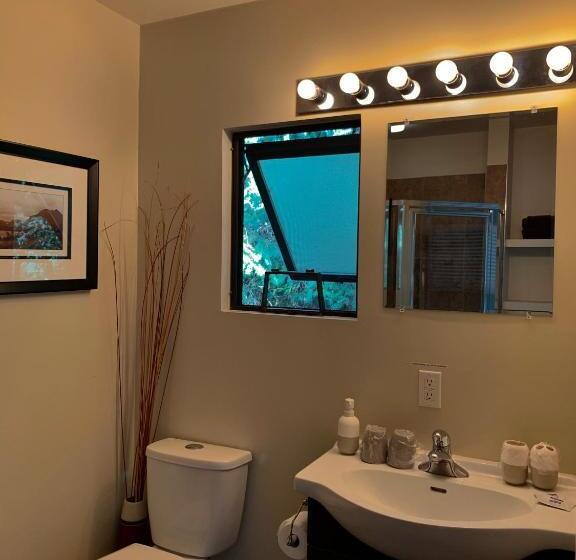 اتاق استاندارد با تخت بزرگ, The Fraser River's Edge B&b Lodge