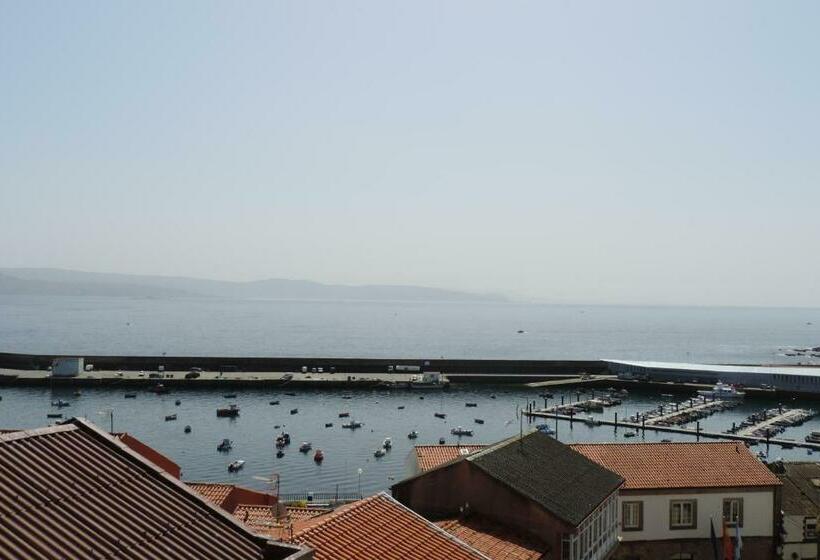 اتاق لوکس با بالکن و چشم‌انداز دریا, Albergue Pensión Cabo Da Vila