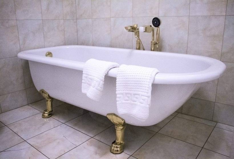 سوییت لوکس, Apart Hotel Queen Margo