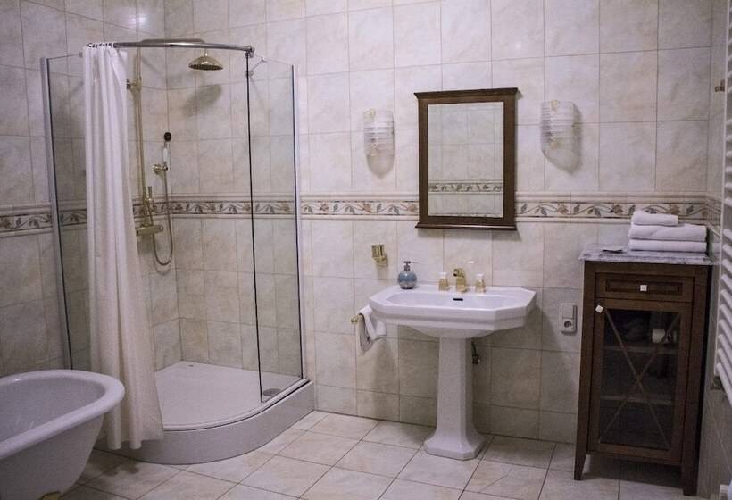 سوییت لوکس, Apart Hotel Queen Margo