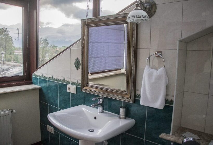 سوییت لوکس, Apart Hotel Queen Margo