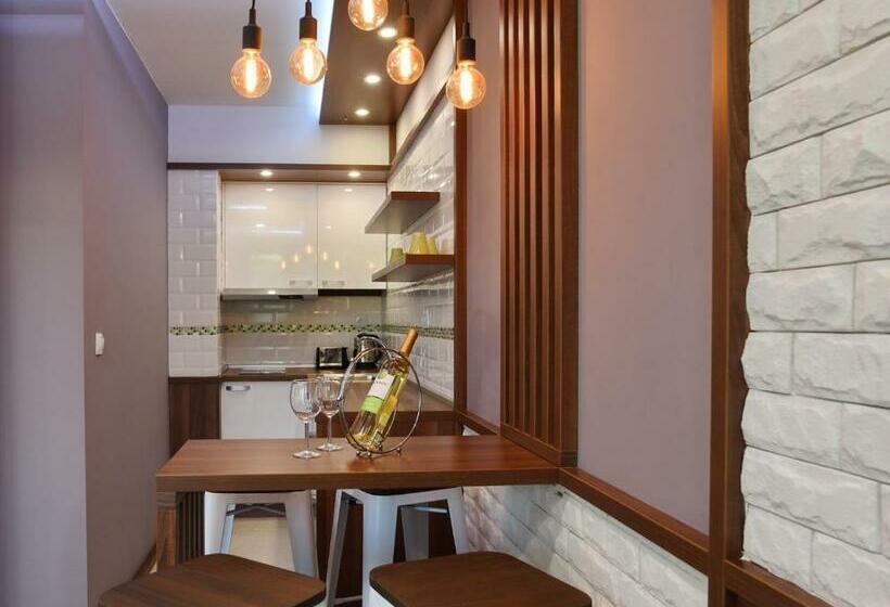 استودیوی لوکس, Green Life Boutique Apartments