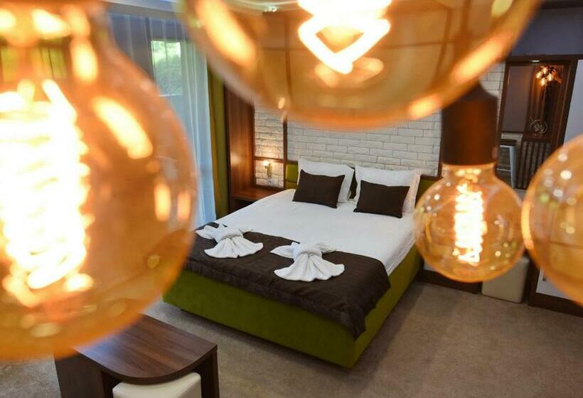 استودیوی لوکس, Green Life Boutique Apartments
