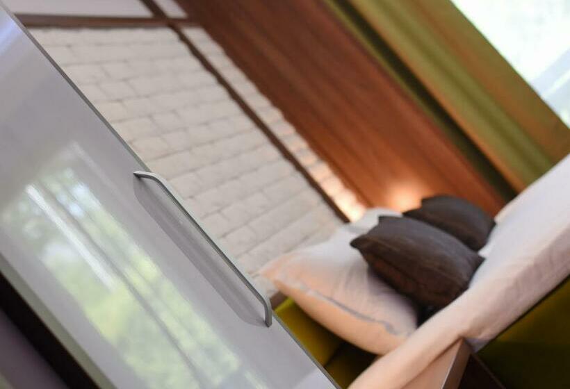 استودیوی لوکس, Green Life Boutique Apartments