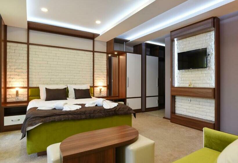 استودیوی لوکس, Green Life Boutique Apartments