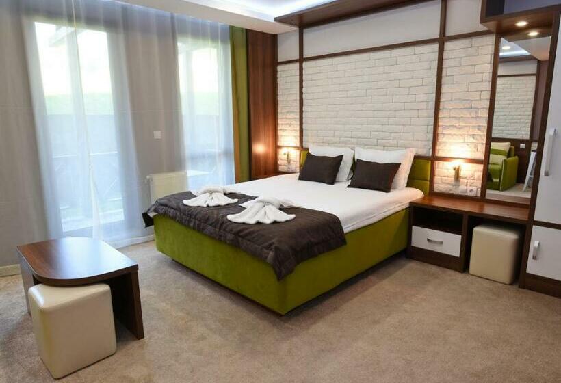 استودیوی لوکس, Green Life Boutique Apartments