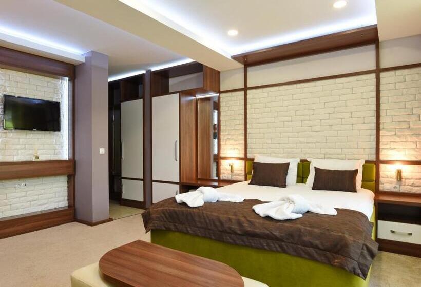 استودیوی لوکس, Green Life Boutique Apartments