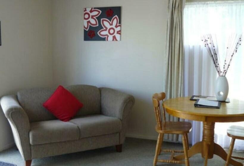 استودیوی استاندارد, Cheviot Park Motor Lodge