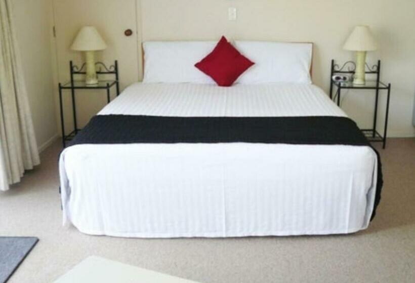 استودیوی استاندارد, Cheviot Park Motor Lodge